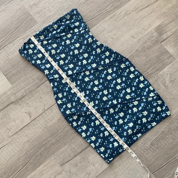 Princess Polly Navy Floral Strapless Bodycon Dress, size 4. - Picture 9 of 11